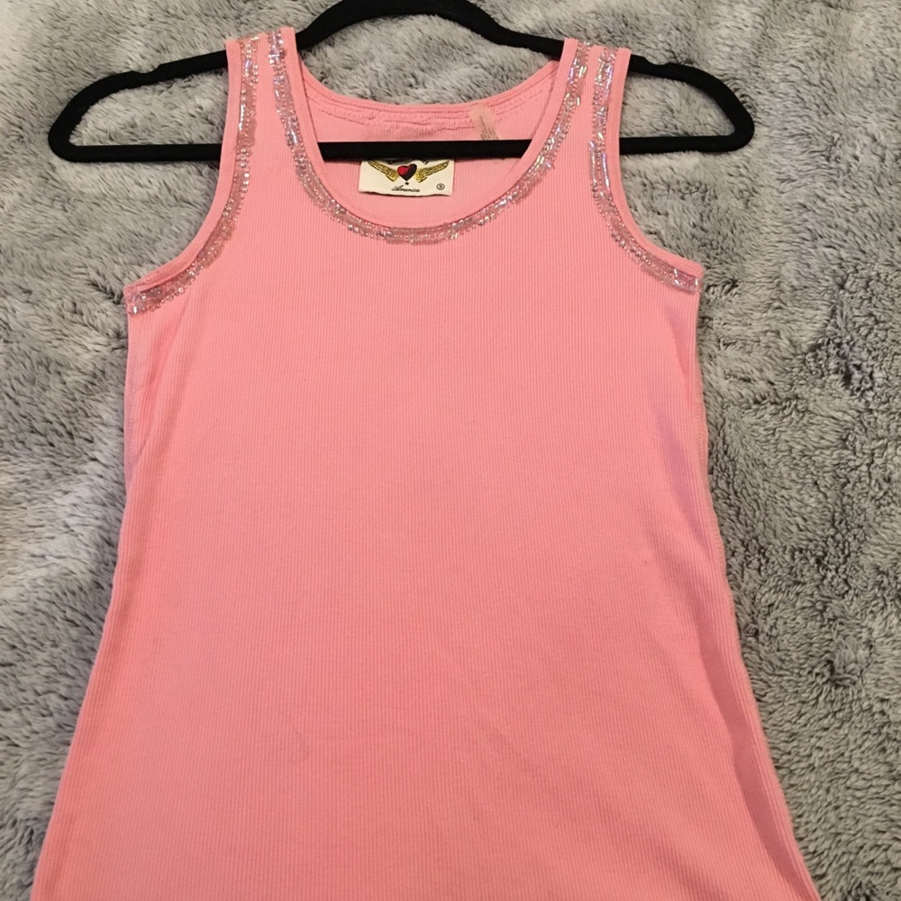 * TWISTED SEART AMERICAN BEADED NECK TEE